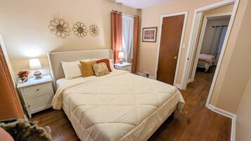 4 bedrooms, iron/ironing board, WiFi, bed sheets