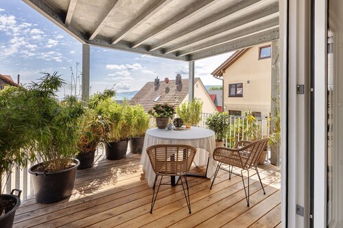 Holiday Apartment 'Seeapartment Höri' with Balcony and Wi-Fi