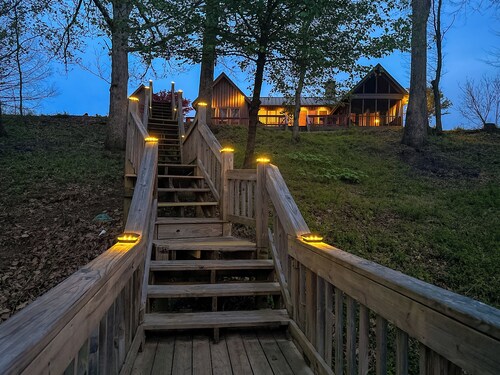 Riverfront Bliss- Private River Dock & Two King rooms!