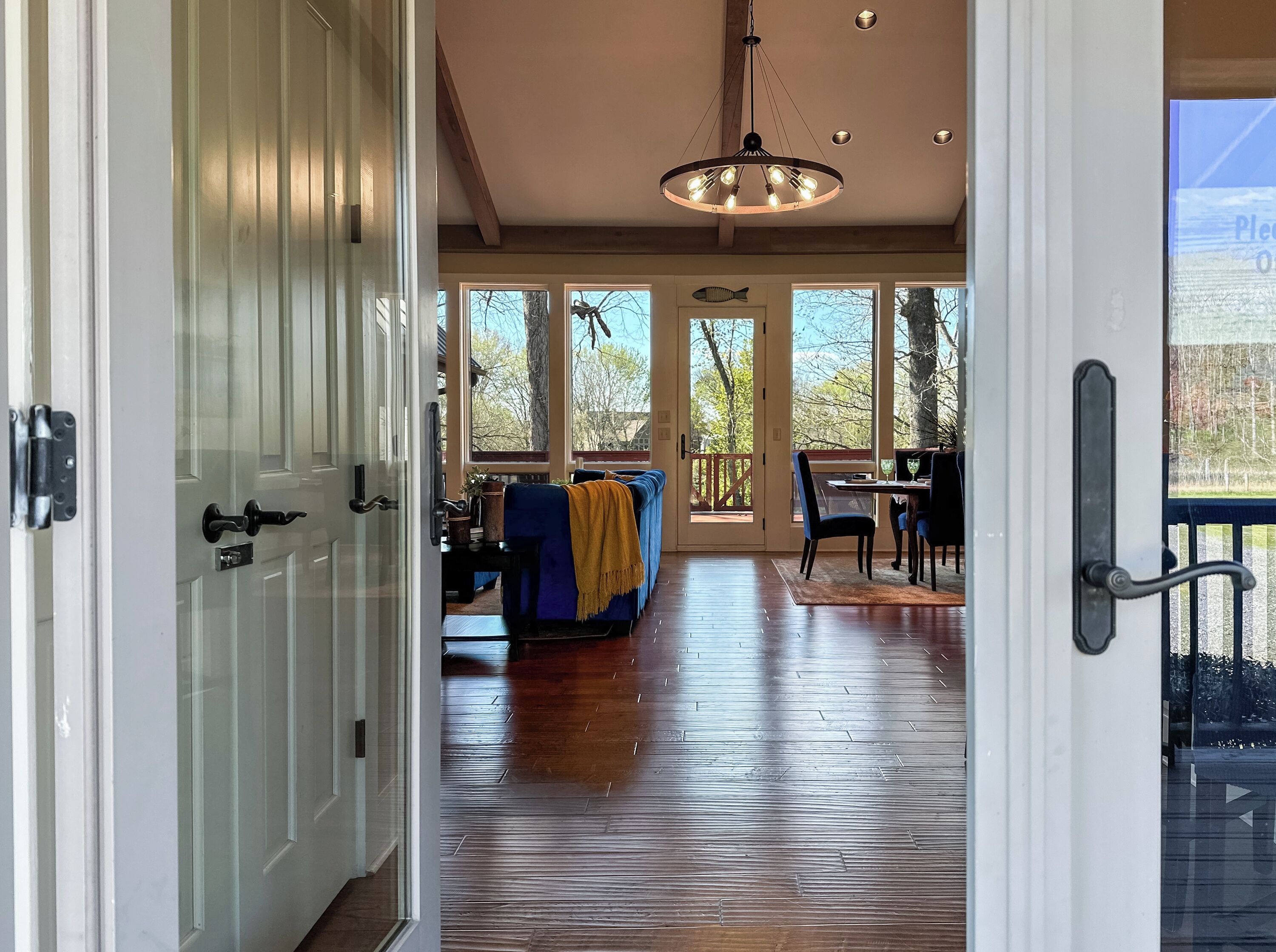 Smart TV, fireplace, stereo