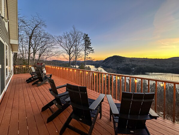 Terrace/patio - Sunday River House~HTub~Firepit~Wood Stove~Gondola~Move Rm~Amazing Views~Dogs Ok (Woodstock)