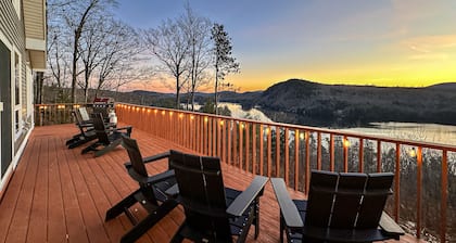 Sunday River House~HTub~Firepit~Wood Stove~Gondola~Move Rm~Amazing Views~Dogs Ok