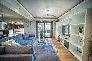 TV, offices - 4BR Penthouse with Rooftop Pool in Sosua strip! (Sosúa)