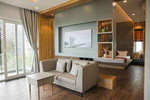 Premier-huvila | Oleskelualue | 45–tuumainen taulutelevisio, jossa kaapelikanavat