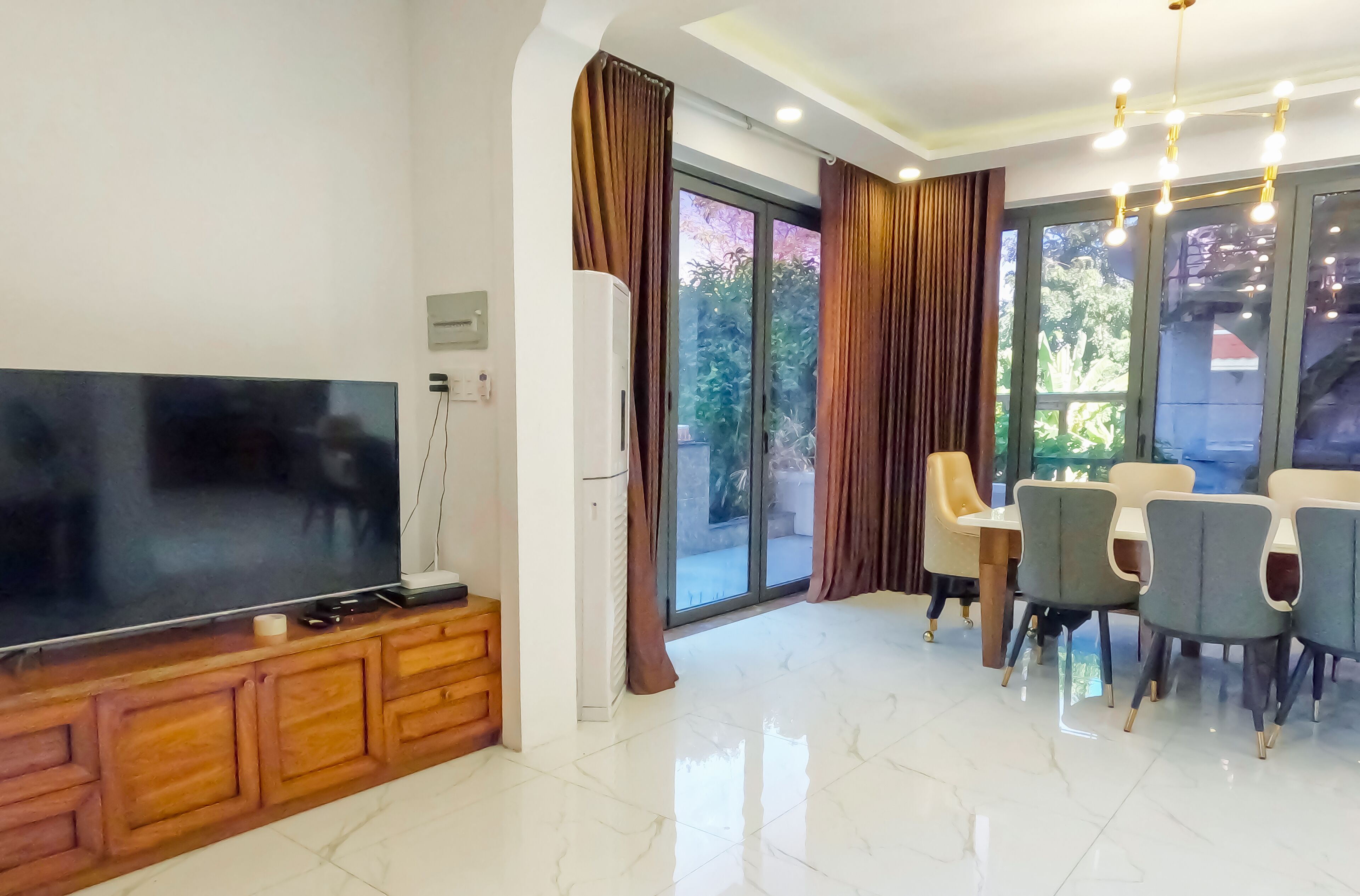 Economy Villa | Living area | 45-inch flat-screen TV with cable channels