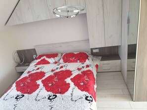 2 bedrooms, iron/ironing board, WiFi, bed sheets - 2-Bed - Sleeps 4 - with Parking (Blagoevgrad)