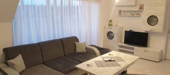 2-Bed - Sleeps 4 - with Parking