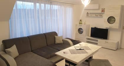 2-Bed - Sleeps 4 - with Parking