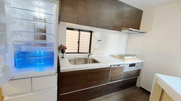 Fridge, microwave, stovetop, highchair