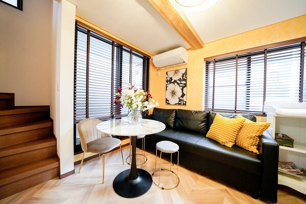 Dining - Quiet residence within walking distance of Shibuya Roppongi Hiroo, supermarket retail nearby. (渋谷区)