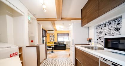 Quiet residence within walking distance of Shibuya Roppongi Hiroo, supermarket retail nearby.