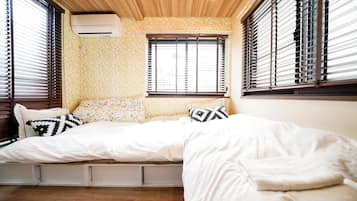 4 bedrooms, desk, WiFi, bed sheets