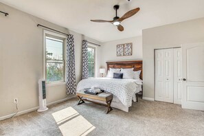 4 bedrooms, desk, iron/ironing board, WiFi