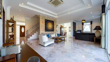 40 inci televisyen dengan satelit