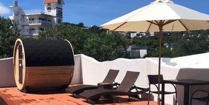 Deluxe-Zimmer | Daunenbettdecken, Zimmersafe, kostenloses WLAN, Bettwäsche