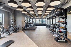 Fitness facility - Fab River North 1BR w/ Sky Terrace, Yoga Studio & Grills, by Blueground (Chicago)