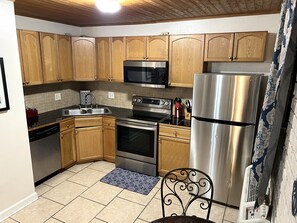 Microondas, horno, placa de cocina, lavavajillas