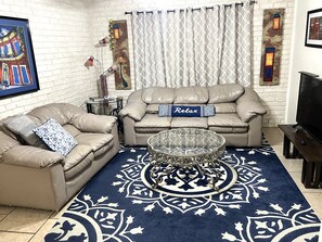 Smart TV - The Newest of our Short Term Rentals to Impress. Quiet, Comfortable, Convenient (Baton Rouge)