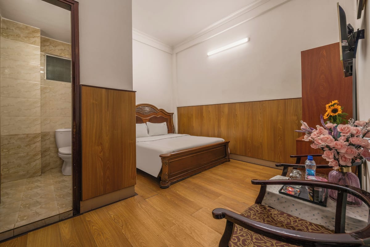 Basic Double Room | Free minibar items, desk, free WiFi, bed sheets