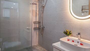 Free minibar items, desk, free WiFi, bed sheets