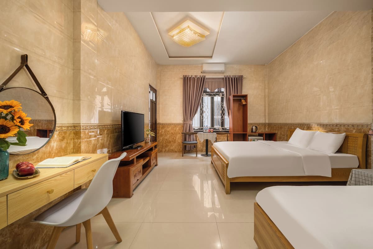 Deluxe Quadruple Room | Free minibar items, desk, free WiFi, bed sheets