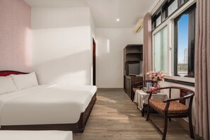 Deluxe Triple Room | Free minibar items, desk, free WiFi, bed sheets - KLY HOTEL (Hue)