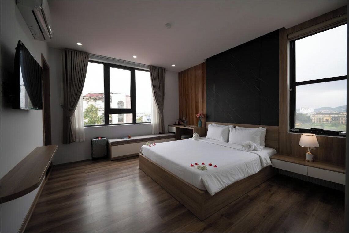 Free minibar items, desk, free WiFi, bed sheets