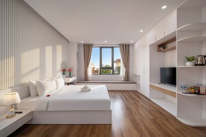 Artículos del minibar gratis, escritorio, wifi gratis y ropa de cama 