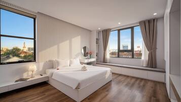 Minibar (con algunos artículos gratuitos), escritorio, wifi gratis