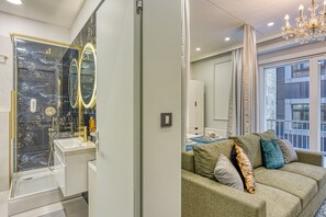 Dusche, Haartrockner, Handtücher