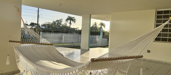 Casa de Carmen Pool House!! Family + Pet Friendly!! Perfect for Large Groups!!