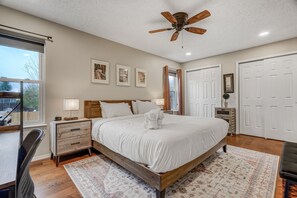 Huis | 4 slaapkamers, een bureau, een laptopwerkplek