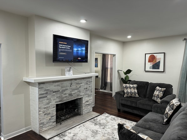 Interior - Cozy 4Br 2Bath home near Downtown Detroit (Redford Charter Township)