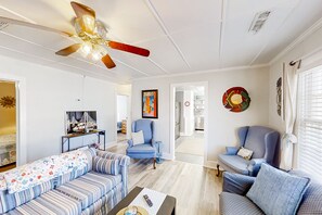 TV - Top-floor retreat with well-equipped kitchen, internet, balcony, W/D, & AC (North Myrtle Beach)