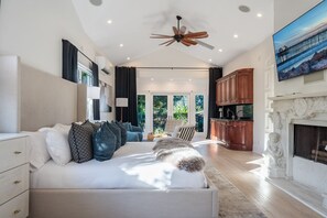 9 bedrooms, iron/ironing board, WiFi, bed sheets