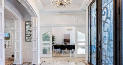 Wells Estate -10-Bdr Retreat with Outdoor Paradise