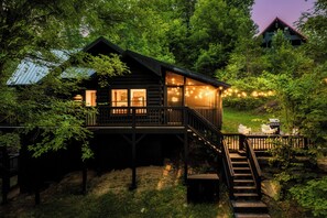 Exterior - New Hot Tub, Hammocks, Pet Friendly, Romantic Honeymoon Mountain Getaway (Pigeon Forge)