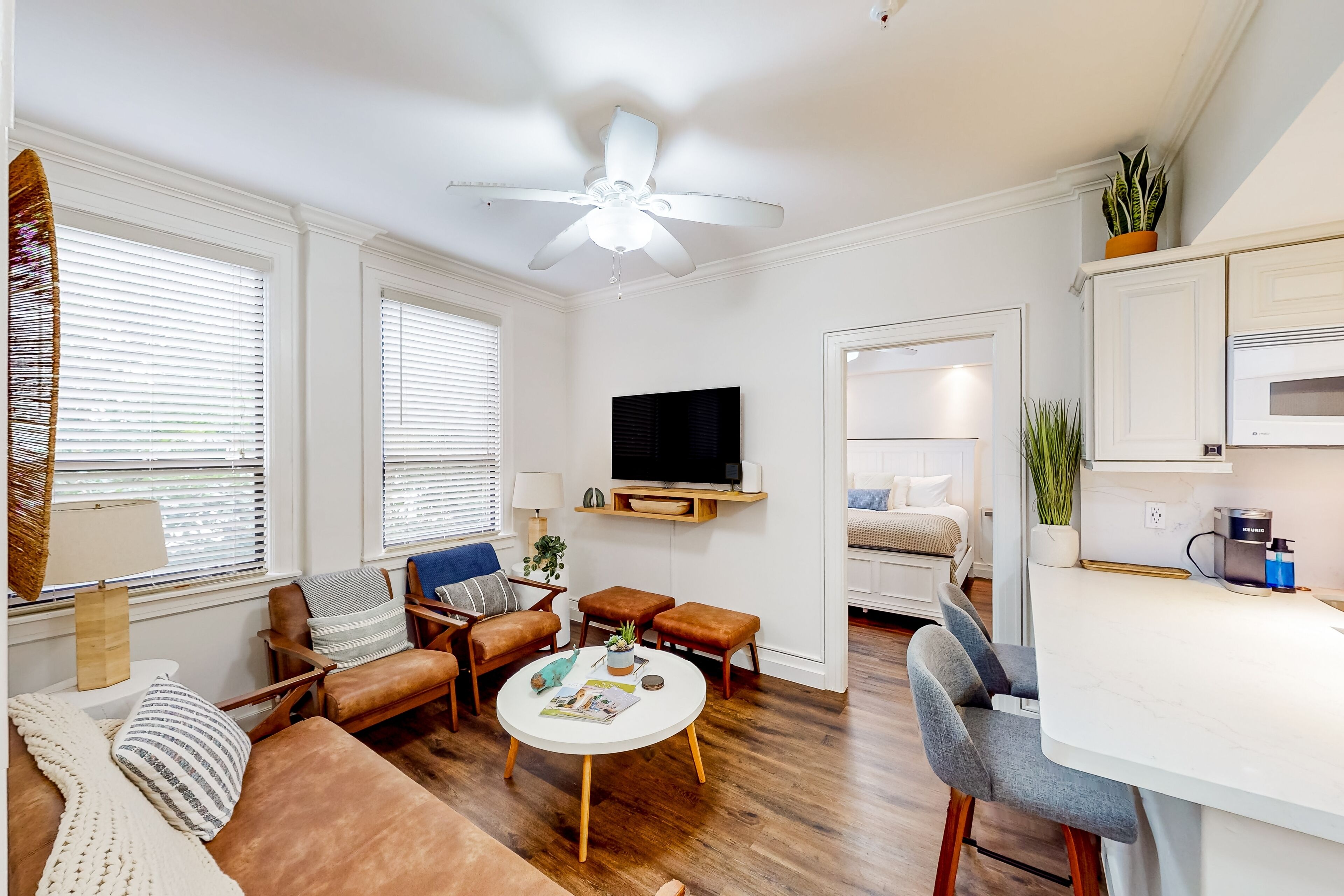 Renovated condo at historic hotel with on-site pool - walk to beach & dining