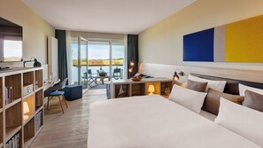 Junior Suite Superior | Hypo-allergenic bedding, memory foam beds, in-room safe, desk - Strandhotel Sandburg (Langeoog)