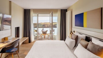 Sandburg Suite | Memory foam beds, in-room safe, desk, laptop workspace