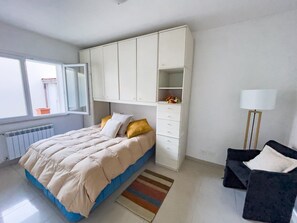 1 chambre, coffres-forts dans les chambres, fer et planche à repasser