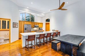 Fridge, microwave, oven, stovetop - Modern mountain hideaway with private hot tub, gas fireplace, balcony, & grill (Vail)