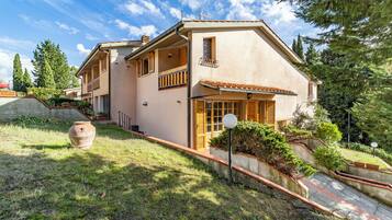 Standard House, Multiple Bedrooms, 2 Bathrooms, Mountainside (Casa Acone In Mugello - Near Florence) | Exterior