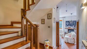 Standard House, Multiple Bedrooms, 2 Bathrooms, Mountainside (Casa Acone In Mugello - Near Florence) | Staircase