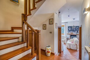 Casa estándar, varias habitaciones, 2 baños (Casa Acone In Mugello - Near Florence) | Escaleras