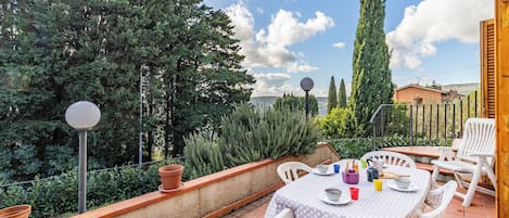 Standard House, Multiple Bedrooms, 2 Bathrooms, Mountainside (Casa Acone In Mugello - Near Florence) | Outdoor dining