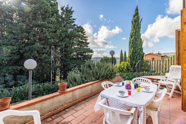 Standard-Haus, Mehrere Schlafzimmer, 2 Bäder, Bergseite (Casa Acone In Mugello - Near Florence) | Speisen im Freien