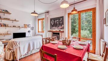 Casa estàndard, diversos dormitoris, 2 banys (Casa Acone In Mugello - Near Florence) | Servei de restauració