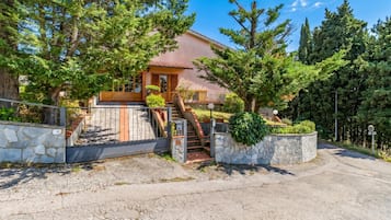 Standard House, Multiple Bedrooms, 2 Bathrooms, Mountainside (Casa Acone In Mugello - Near Florence) | Exterior