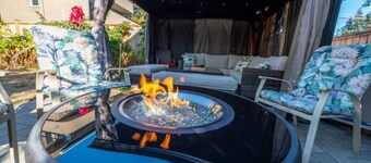 Cozy Bright 2 BR White Rock ground level basement suite near the beach.